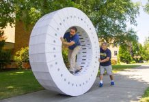 Беличье колесо из 36 коробок iMac